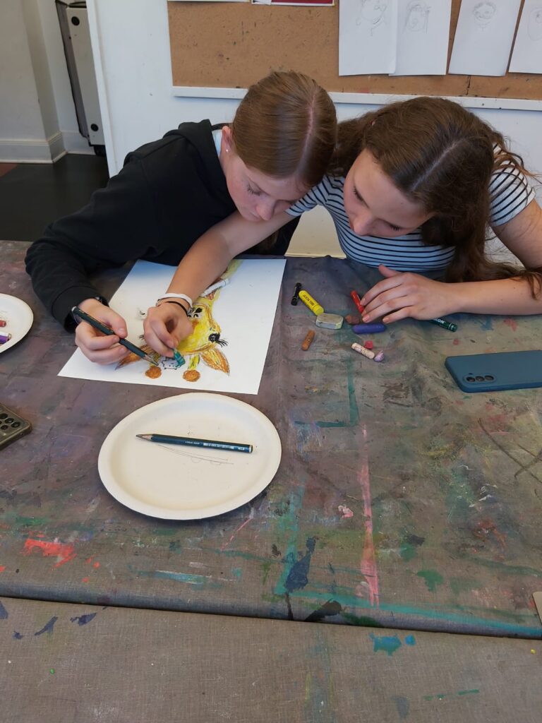 Die Bildergalerie zeigt Schüler/innen der 4a bei gemeinsamen Aktivitäten in Hamburg.